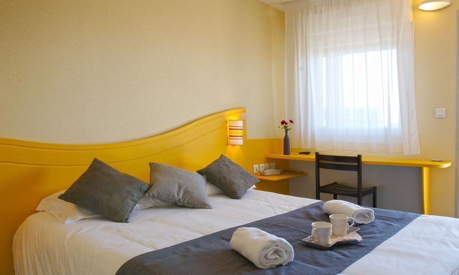 Couett'Hotel Oloron Sainte Marie ภายนอก รูปภาพ