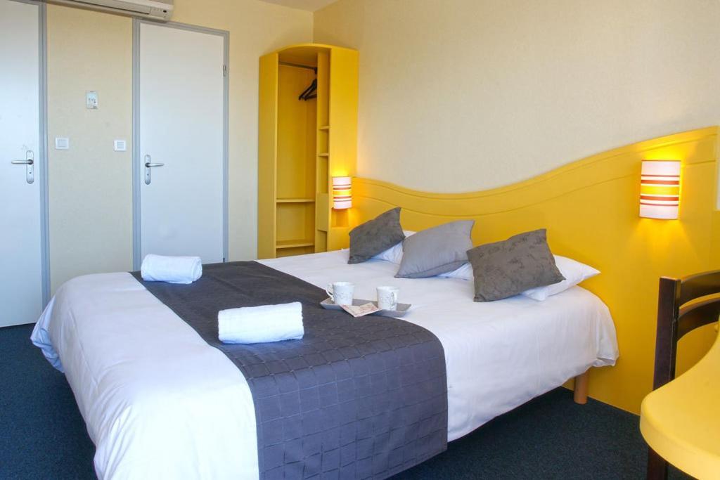 Couett'Hotel Oloron Sainte Marie ภายนอก รูปภาพ