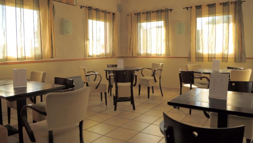 Couett'Hotel Oloron Sainte Marie ภายนอก รูปภาพ