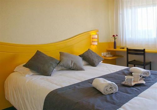 Couett'Hotel Oloron Sainte Marie ภายนอก รูปภาพ